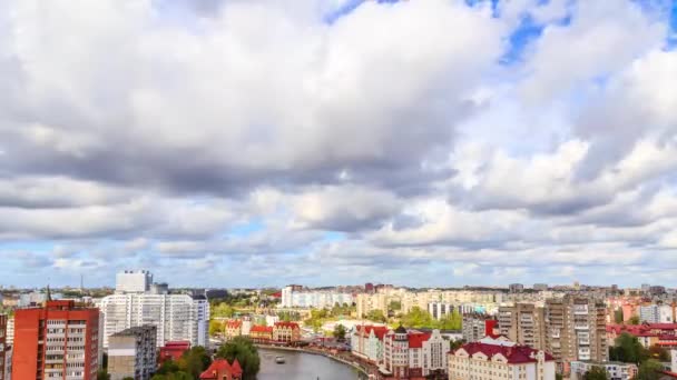 Szybkie Chmury Centralna Część Miasta Kaliningradu Nabrzeża Wioski Rybnej Most — Wideo stockowe
