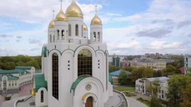 Rusya, Kaliningrad-22 Eylül, 2018: Zafer Meydanı ve Kurtarıcı Mesih Kilisesi. Video. UltraHD (4k)