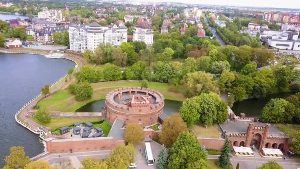 Rosja, Kaliningrad. Obwodowe Muzeum Bursztynu w Kaliningradzie. Mieści się on w wieży twierdzy z połowy XIX wieku. 4K — Wideo stockowe