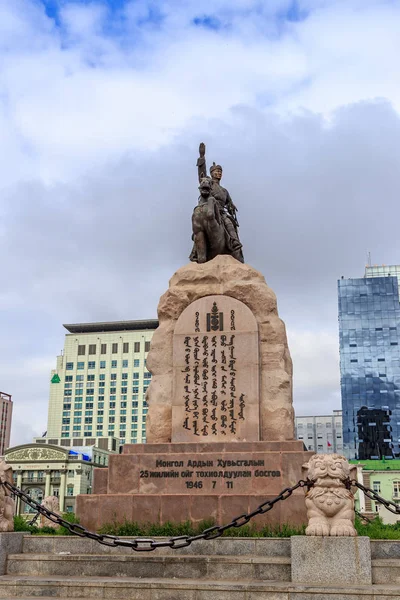 Mongolia, Ulaanbaatar - August 08, 2018: Monument of Sukhbaatar. — Stock Photo, Image