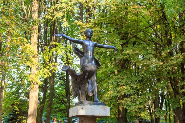 Russie, Kaliningrad - 20 septembre 2018 : Sculpture du parc sur la — Photo