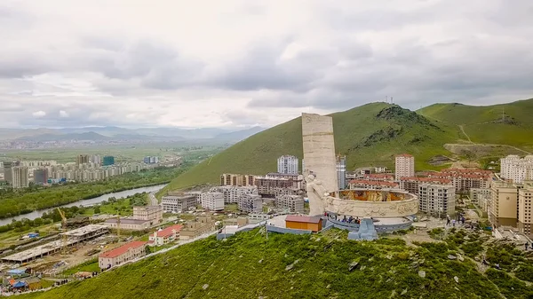 Ulaanbaatar, Mongolië. Gedenkteken voor Sovjet soldaten op Zaisan Tolgoi. complex ter ere van het rode leger s steun van het Mongoolse volk s revolutie, van Drone — Stockfoto