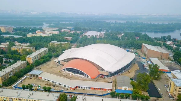 Росії, Красноярський - 23 липня 2018: Спортивної бази та інше. Стадіон Єнісей (Єнісей льодовий стадіон), з Dron — стокове фото
