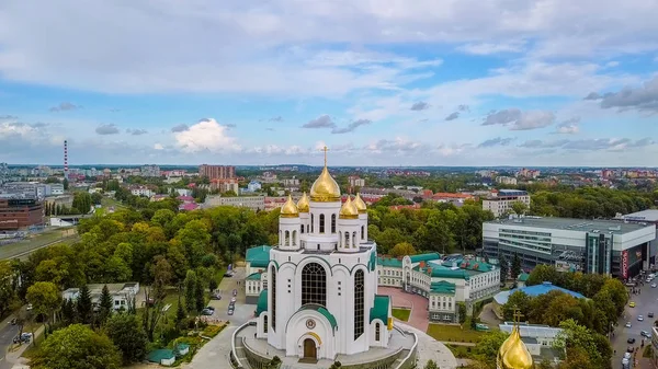 Rusia, Kaliningrad - 22 September 2018: Lapangan Kemenangan dan Katedral Kristus Juruselamat, Dari Drone — Stok Foto