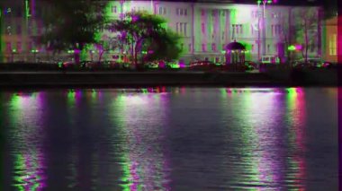 Aksaklık etkisi. Yekaterinburg gece görünümü. 