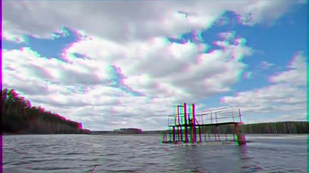 グリッチ効果 空や波に対するダムの建設 ビデオ — ストック動画