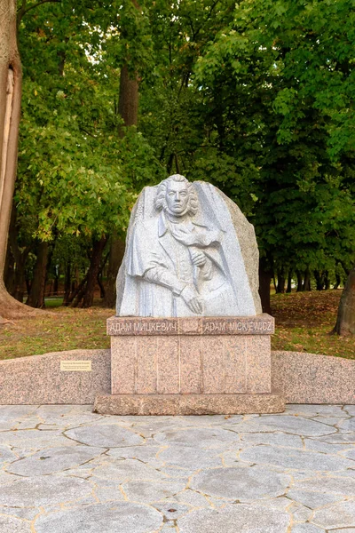 Rusia, Zelenogradsk - 22 de septiembre de 2018: Monumento a Adam Mick —  Fotos de Stock