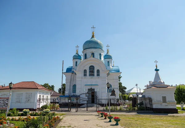 Tempel im Namen des Heiligen Nikolaus des Wundertäters. Russland, isch — Stockfoto