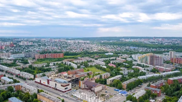 Widok na centrum handlowe po pożarze. Kemerowo, Rosja, od Dron — Zdjęcie stockowe