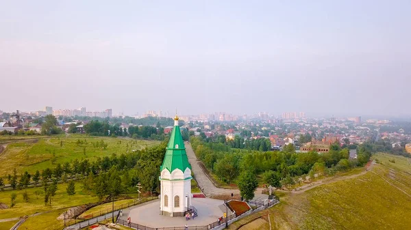 PARASKEVA PYATNITSA CAPITULO. símbolo de Krasnoyarsk y uno de los principales lugares de interés de la ciudad, Desde Dron — Foto de Stock