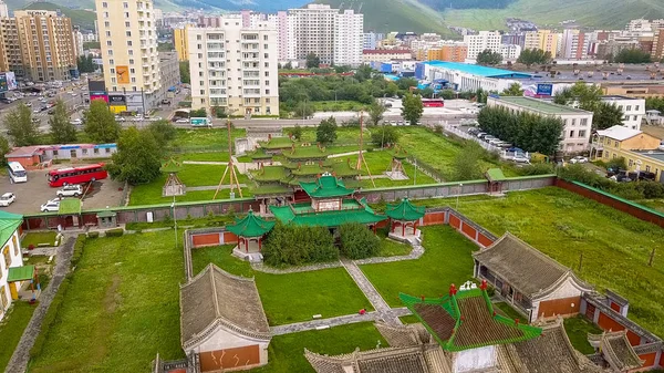 Mongolei, ulaanbaatar - 08. August 2018: Winterpalast des bogd khan (Palast des bogd gegen). der komplex befindet sich im südöstlichen ulaanbaatar bezirk bayanzurkh, von drohne — Stockfoto