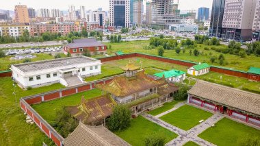 Moğolistan, Ulaanbaatar - 08 Ağustos 2018: Bogd Khan (Bogd Gegen Palace) Kış Sarayı. Kompleks Güneydoğu Ulaanbaatar İlçesi, Bayanzurkh içinde üzerinden dron yer 