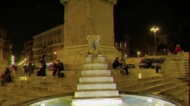 Aksaklık etkisi. Piazza del Popolo. Mısır dikilitaş. Rome, İtalya - 18 Şubat 2015: 36 metre Dikilitaş, Ramses II öven. Video. UltraHD (4k)