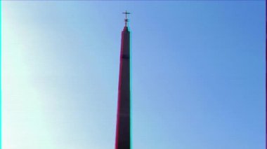 Aksaklık etkisi. Dikilitaş Plaza del Quirinale içinde. Roma, İtalya. Video. UltraHD (4k)