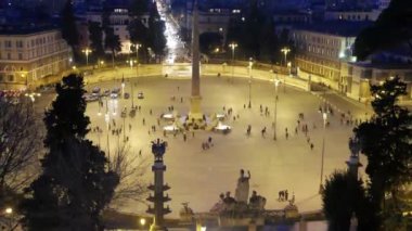 Aksaklık etkisi. Piazza del Popolo. Kararıyor. Roma, İtalya. Video. UltraHD (4k)