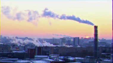 Aksaklık etkisi. Boru dumanı. Ekaterinburg, Rusya. Video
