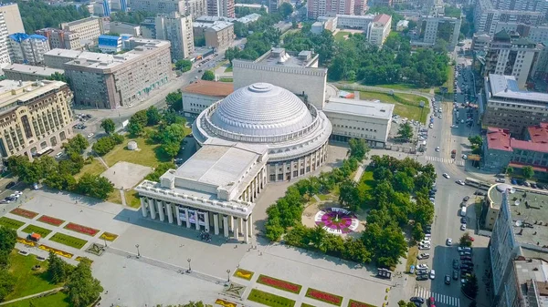 Novosibirsk State Teatro Acadêmico de Ópera e Ballet. Rússia, de Dron — Fotografia de Stock