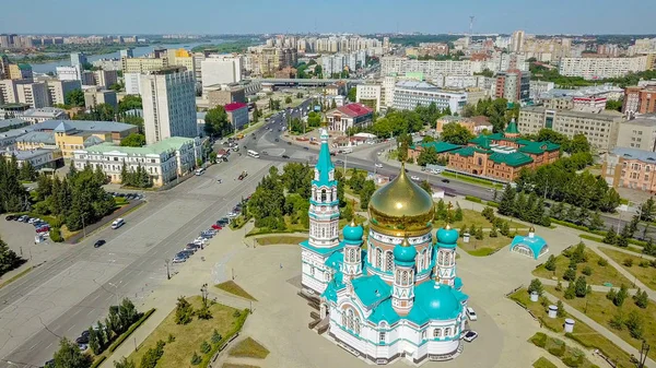 Catedral de la Asunción de la Santísima Virgen María, vistas panorámicas de la ciudad. Omsk, Rusia, Desde Dron —  Fotos de Stock