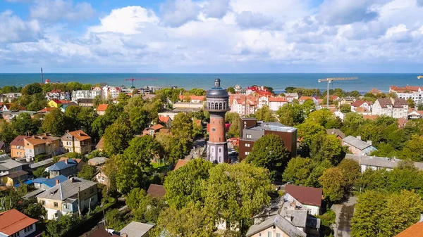 Rusko, Zelenogradsk - 22 září 2018: vodárenská věž Krantz. Město vodárenská věž byla postavena v Kranz v roce 1904. Výška věže je 40 m. Murarium, z Drone — Stock fotografie