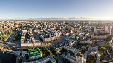 Panorama adlı günbatımı. Ekaterinburg şehir merkezi. Russ