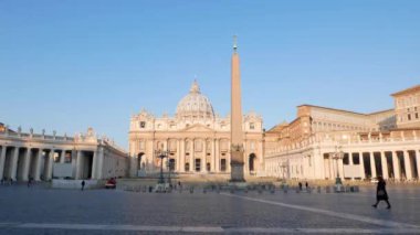 Aksaklık etkisi. Piazza San Pietro, Sunrise, Vatikan, Roma, Italya. Video. UltraHD (4k)
