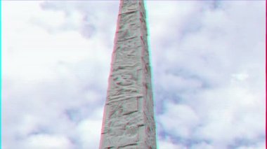 Aksaklık etkisi. Obelisco di Marconi. Piazza Guglielmo Marconi. EUR bölgesi. Roma, Italya-22 Şubat 2015:45 m yüksek, 1959 yılında inşa edilmiştir. Video. UltraHD (4k)
