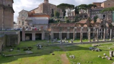 Aksaklık etkisi. Kalıntılar. Roma, Italya. Video. UltraHD (4k)
