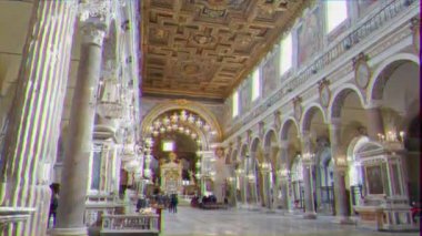Aksaklık etkisi. Aracoeli 'de Santa Maria. Roma, Italya-22 Şubat 2015: Church of Our Lady, Capitol Hill tepesinde yer almaktadır. Video. UltraHD (4k)