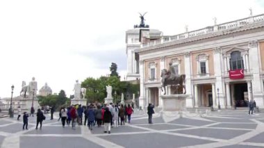 Aksaklık etkisi. Capitol bölgesi. Capitoline Hill, Roma, Italya-20 Şubat 2015: yedi tepelerden biridir. Video. UltraHD (4k)