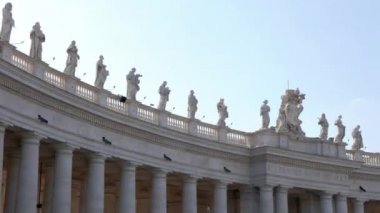Aksaklık etkisi. Aziz Peter Bazilikası. Vatican City, Roma, Italya. Video. UltraHD (4k)