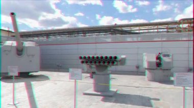 Aksaklık etkisi. Donanma topçuları. Pyshma, Ekaterinburg, Rusya-16 Ağustos 2015 askeri ekipman Müzesi ' Urallar savaş Glory '. Video. UltraHD (4k)