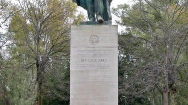 Aksaklık etkisi. Benito Juarez. EUR bölgesi. Roma, Italya. Video