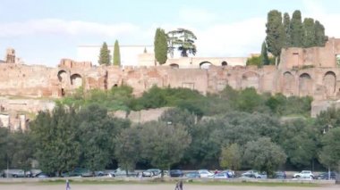 Aksaklık etkisi. Palatine tepesi, Roma, Italya. Video. UltraHD (4k)