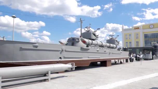 闪烁的效果 布局鱼雷船 Komomolets 123 俄罗斯叶卡捷琳堡的 Pyshma 2015年8月16日军事装备博物馆 乌拉尔之战荣耀 Ultrahd — 图库视频影像