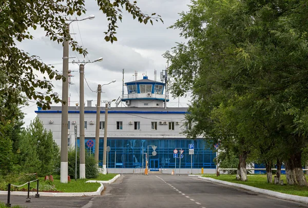 Kemerovo, Ryssland - 13 augusti 2018: Kemerovo internationella flygplats. Namn - Aleksej Leonov — Stockfoto