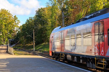Rusya, Kaliningrad - 24 Eylül 2018: Elektrikli tren 