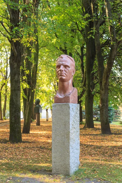 Russie, Kaliningrad - 20 septembre 2018 : Sculpture du parc sur la — Photo