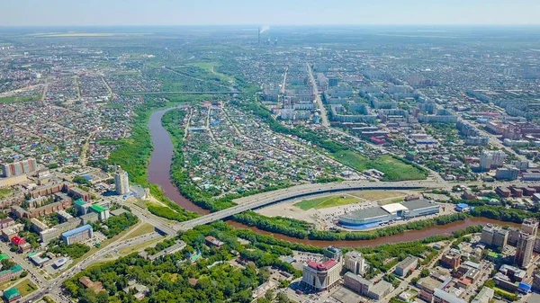 Panoramablick auf die stadt omsk, russland, von dron — Stockfoto