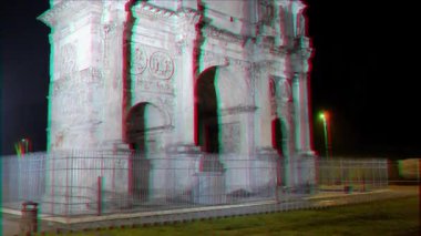 Aksaklık etkisi. Konstantin 'in kemeri. Gece. Roma. İtalya. 4k