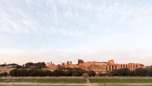Glitch effect. Ruïnes van het paleis van de Palatijn in Rome, Italië. Tijdsverloop. 4k — Stockvideo