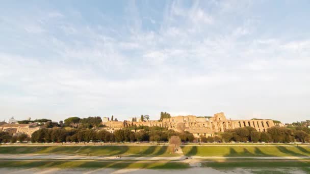 Aksaklık etkisi. Roma, Italya 'da Palatine tepesi Sarayı harabeleri. Günbatımı. Zaman atlamalı. 4k — Stok video