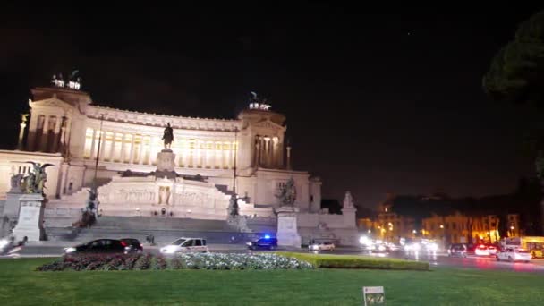 Effet scintillant. Vittorio Emanuele II, panorama. Bonne nuit. Zoom. Rome, Italie. 4K — Video