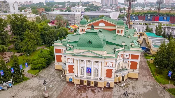 Rusia, Irkutsk - 26 de julio de 2018: Irkutsk Academic Drama Theater. N.P. Okhlopkova, de Dron — Foto de Stock