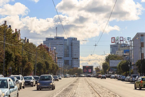 Oroszország, Kaliningrad - szeptember 25, 2018: Leninsky Avenue és egy — Stock Fotó