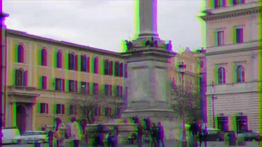 Aksaklık etkisi. Piazza di Santa Maria Maggiore 'deki sütun. Roma, Italya-21 Şubat 2015: alan St Mary Major Bazilikası yakınında yer almaktadır. Video