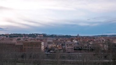 Aksaklık etkisi. Giardino Degli Aranci 'den manzara. Panorama. Roma, Italya. Zaman atlamalı. Video. UltraHD (4k)