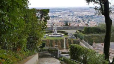 Aksaklık etkisi. Sokak. Zoom. Villa d 'Este. Tivoli, Italya-24 Şubat 2015: Xvi yüzyılın en ünlü Italyan villalardan biri. Çeşmeleriyle ünlüdür. Video