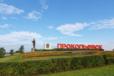 Prokopyevsk, Rusya - 14 Ağustos 2018: St. Procopiu heykeli