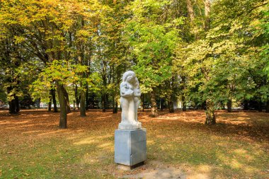 Rusya, Kaliningrad - 20 Eylül 2018: Park Heykel üzerinde 