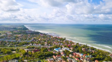 Rusya, Zelenogradsk. Baltık Denizi, dron üzerinden panoramik manzaralı 